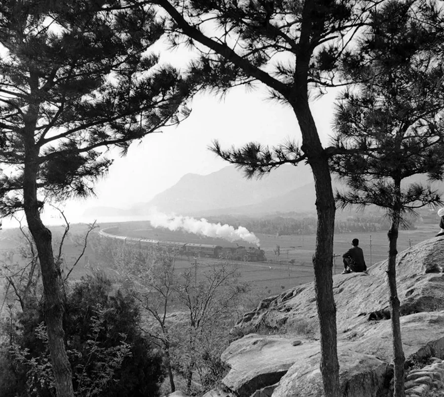 作为新中国第一代女摄影师7233 拷贝.jpg