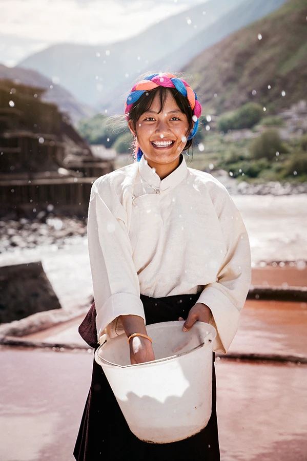 20231228_1703731468716815.jpg 阳光下的采盐女.JPG