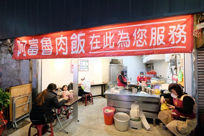 【新竹城隍廟美食】2024城隍廟夜市必吃推薦！鴨香飯、包子、