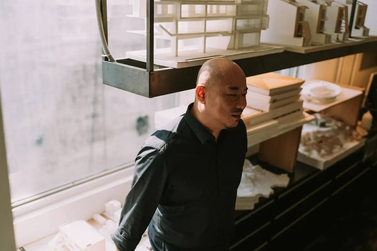 林彥穎當時初入業界，一直抱有建築系的情懷，總覺得建築就是公共性的。（攝影／KRIS KANG）