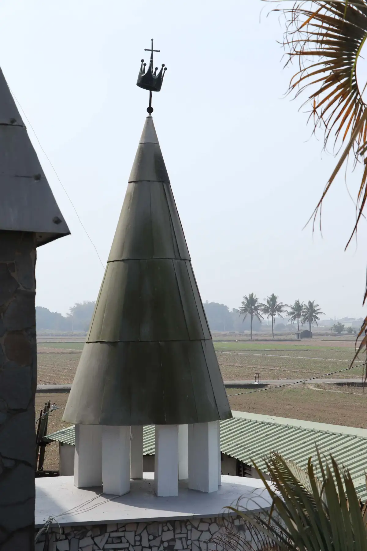 在六十年前打造的菁寮聖十字教堂建築群，是哥特佛萊德・伯姆在海外的第一座建築，也是台灣第一座普立茲克大師建築。