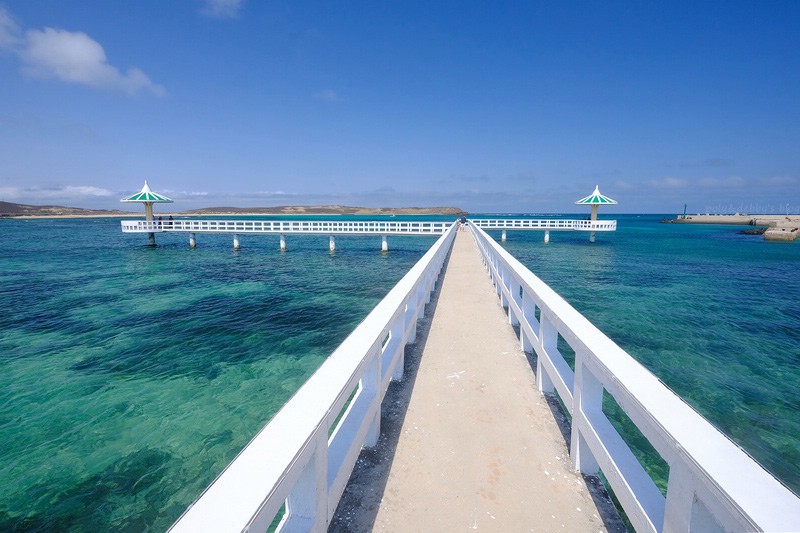 【澎湖】小池角雙曲橋:台版馬爾地夫美譽!潮汐選漲潮湛藍海水美 【澎湖】小池角雙曲橋:台版馬爾地夫美譽!潮汐選漲潮湛藍海水美