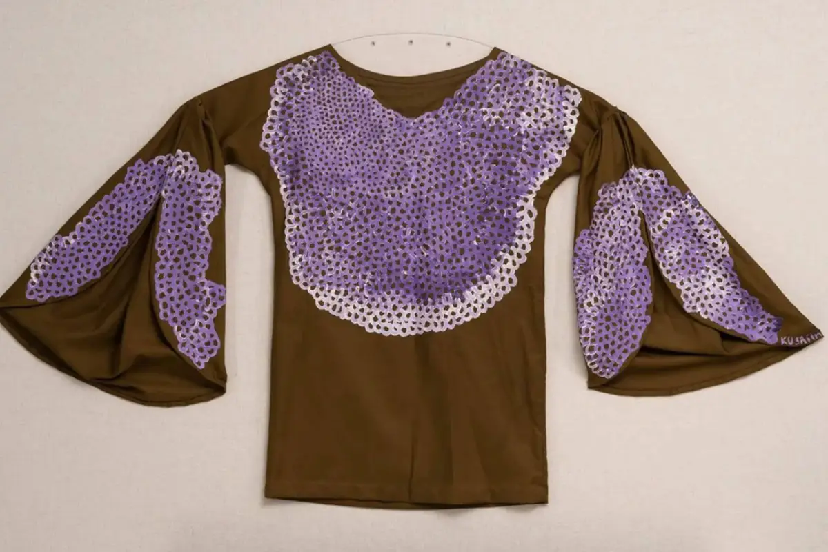 草間彌生作品《無題（彩繪上衣）》。圖片來源／北師美術館