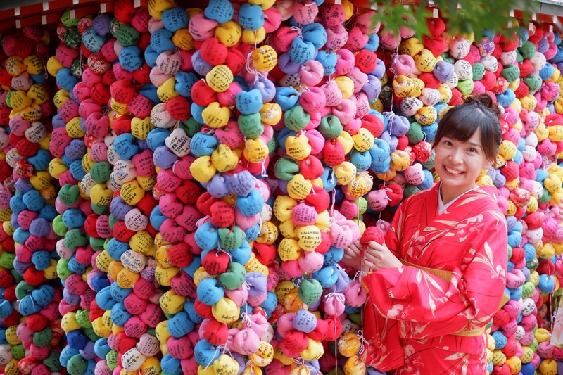 【京都】八坂庚申堂:繽紛彩球許願猴,熱門IG打卡景點,穿和服 【京都】八坂庚申堂:繽紛彩球許願猴,熱門IG打卡景點,穿和服