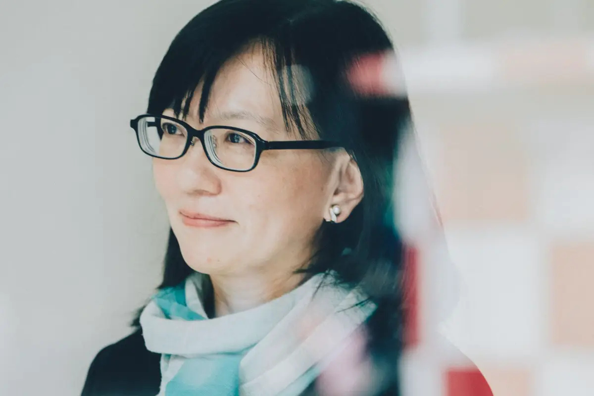 台大藝術史研究所教授暨所長：在台灣完成藝術史碩士的學術訓練，卻因為一次考古學課程，感受到將甲骨文殘片拿在手上的震撼。