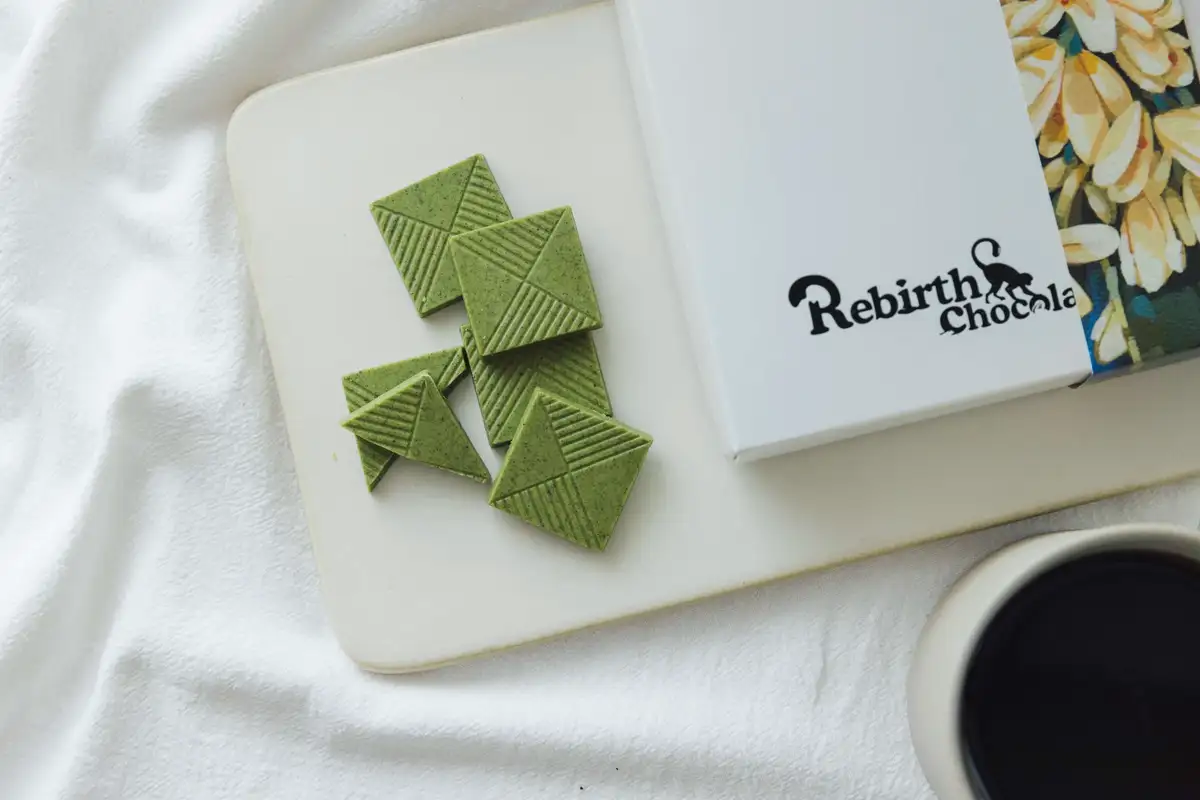 「Rebirth Chocolate」宜蘭青茶花椒白巧克力禮盒（攝影／Jimmy Yang）