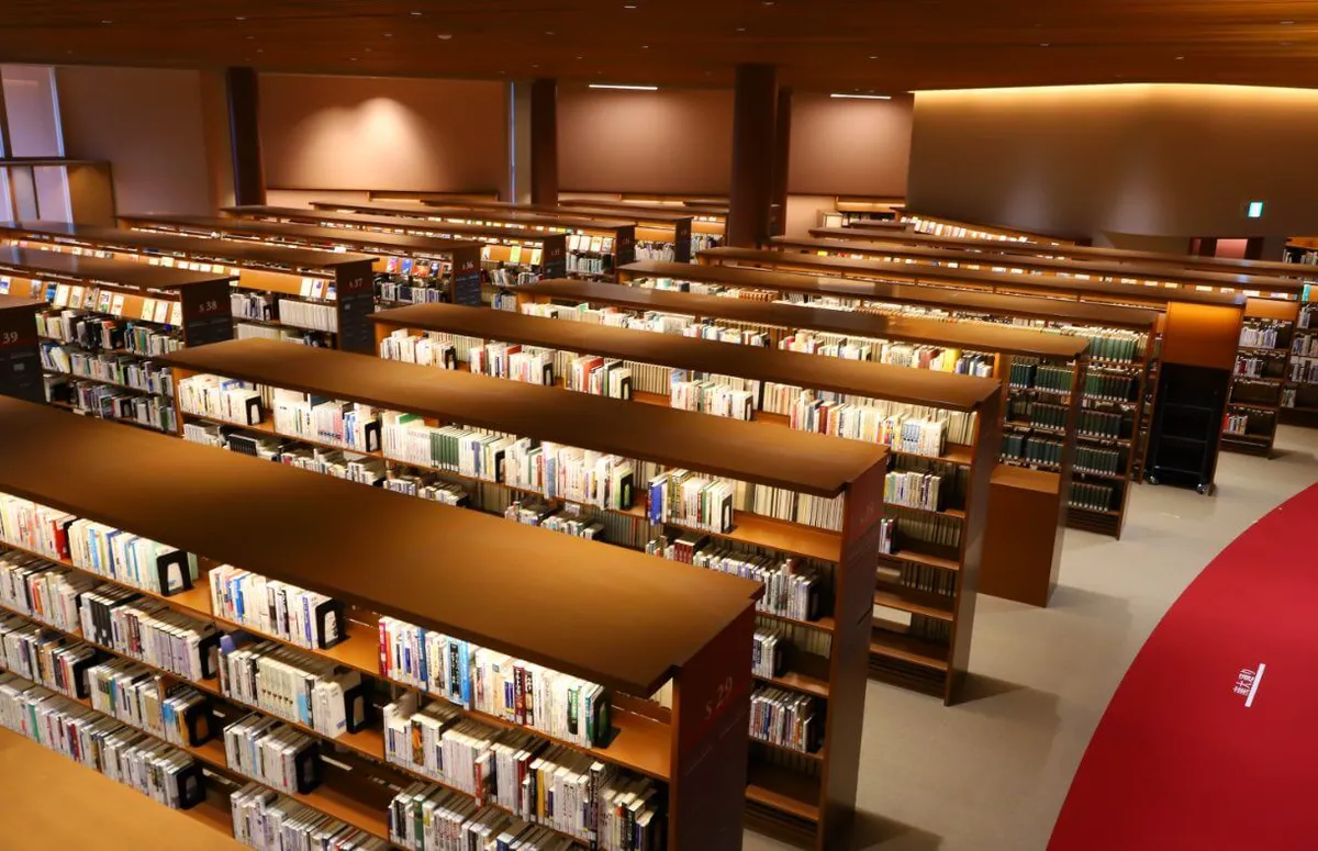 館內的閱覽空間分布於一至三樓。