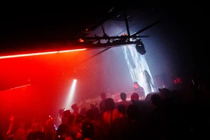 台中 The Cave 洞穴：台灣電子音樂場景革命，創辦人 FTK  以策展思維重新定義派對