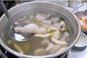 【東大門】明洞一隻雞總店：韓國在地人滿滿！蔥味鮮雞湯，雞肉略顯柴