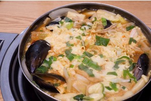 【韓國首爾】三清洞摩西年糕鍋總店：韓式濃厚起司湯頭推爆！已經搬家別跑錯