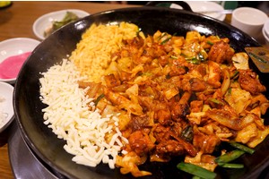 【韓國首爾】弘大申美京辣炒雞排：雙色起司太邪惡，紅通通鹹辣好過癮