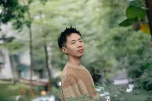 痛苦和停頓，是生命中凹陷下去的盆地——專訪創作歌手鄭興