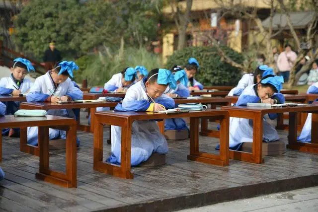 西安市青少年书法作品千人展本周在诗经里开幕