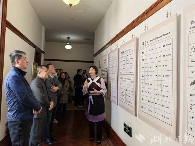 “纳西族东巴文化展”亮相江汉关 邀你解密人类唯一“活着的象形文”