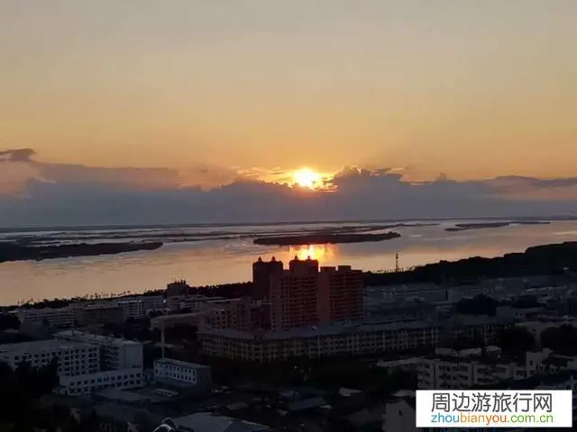 能分享一下你拍摄的美丽日出照片和你当时的拍摄感悟吗?