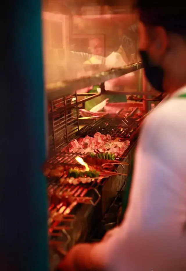 请问有什么必去的弯弯夜市推荐吗？