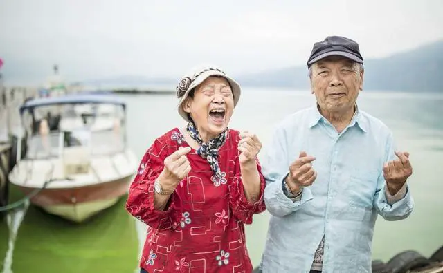 我和老伴退休金每月两万多，可以全国自驾游吗？