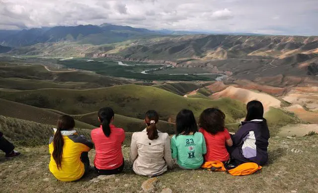 新疆和西藏哪个更适合自驾游?