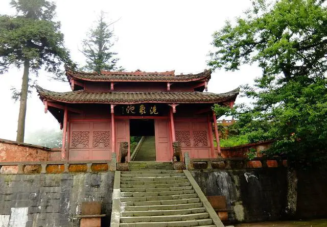 峨眉山有哪些好玩的景点？峨眉山门票多少钱？