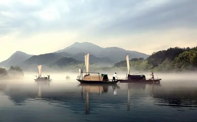 退休后老人自驾游有哪些优势和弊端，需要注意哪些问题？