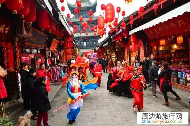 一个离婚的女人不想回娘家过年，去旅游会感觉到很凄凉吗？
