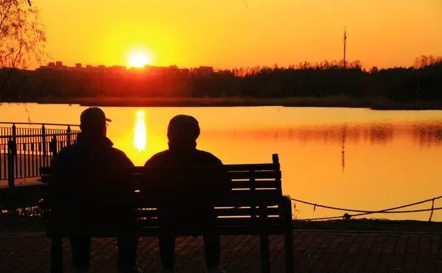 你觉得退休老人还要不要学习新知识?