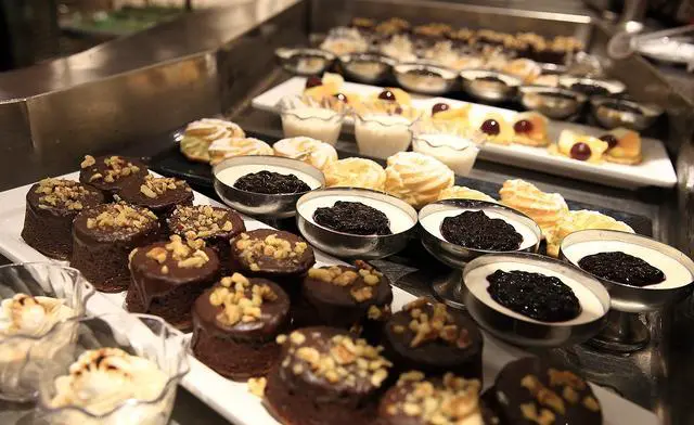 邮轮旅游在游轮上吃玩都是免费的吗?