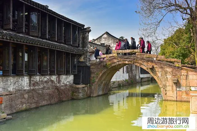 自驾车四个小时到达景点，下车一看门票涨到380一张，你会买票进去吗？