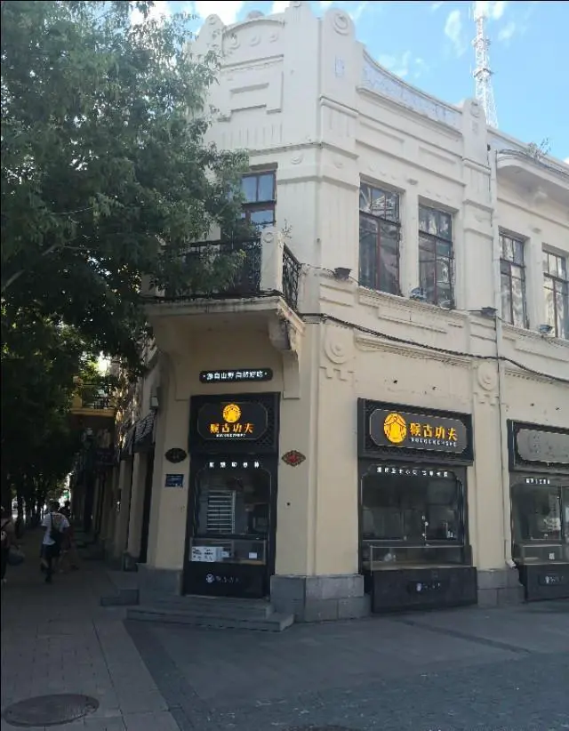 首批「全国示范步行街」获确认，南京夫子庙、杭州湖滨路、重庆解放碑上榜，还有哪些步行街值得提名？