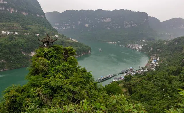 长江三峡有哪些景点？