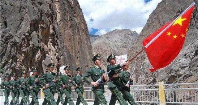 去景点不宜和什么一起拍照？