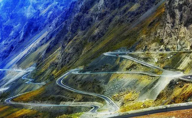 新疆的独库公路风景图