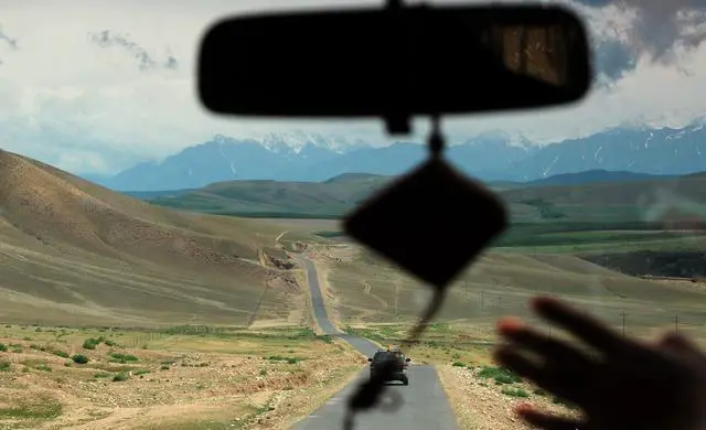 新疆和西藏哪个更适合自驾游?