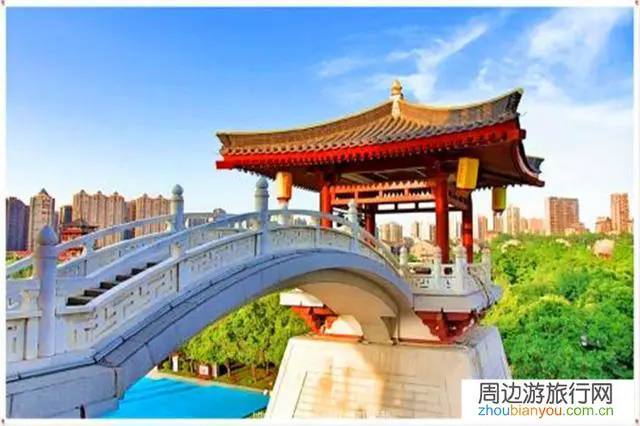 端午去西安玩三天，有哪些美食和住宿推荐？