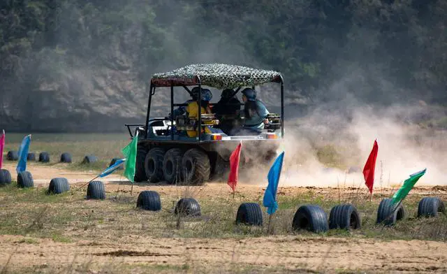 武汉木兰草原和木兰水镇哪个好玩？