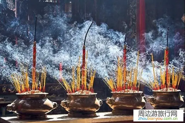 平顶山女子跌入香池被烧伤事件有了后续，原来是女子自己跳入香池。你怎么看这一事件？