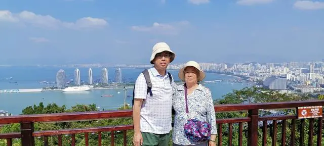 80岁的老人适不适合去西藏旅游？