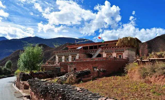 川藏线海拔高度示意图?川藏线海拔最高的地方是哪里