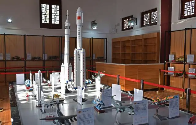 武汉木兰草原和木兰水镇哪个好玩？