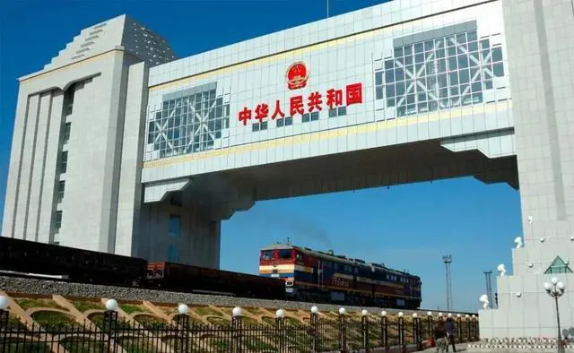 想带家人去草原自驾游，沈阳出发，推荐下一星期的路线？