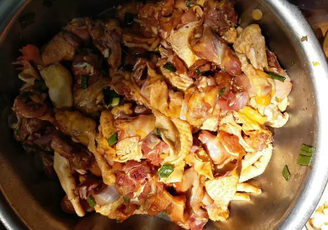 七月天气比较热，去哪里旅游更适合避暑，景色也赏心悦目？