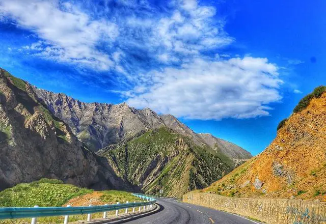 新疆的独库公路风景图