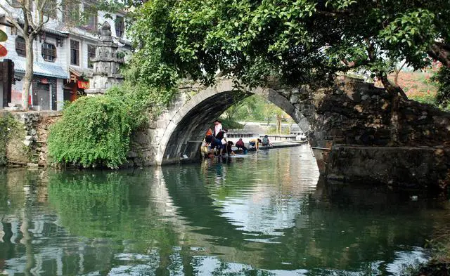 灵渠在桂林哪个县?桂林灵渠什么时候建造的