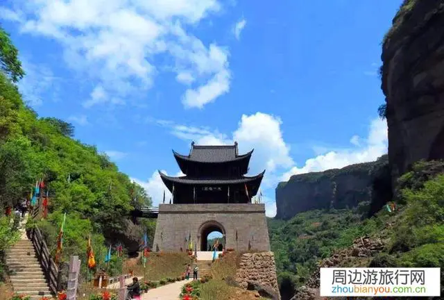 八月份，北京→西安→四川→云南，回北京，有什么好的景点，路线怎么安排？