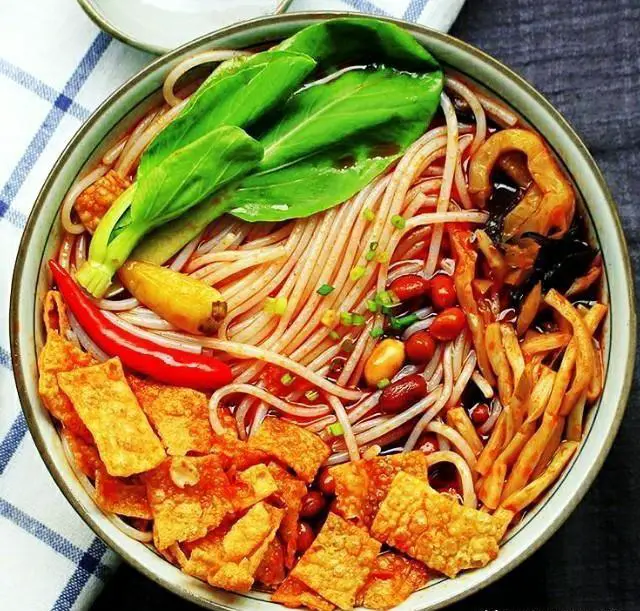 想去旅游,有两个地方,一个海南一个广西哪一个好点呢?