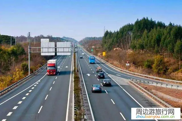 三门峡：说没钱搭车，女子欲在高速上徒步70公里回家, 你怎么看？