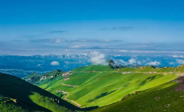 新疆的独库公路风景图