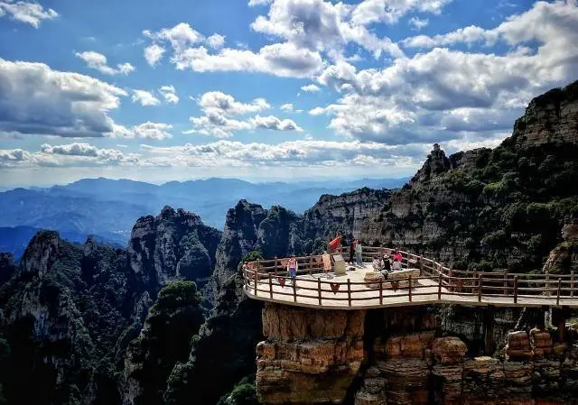 周末想去散心，保定周边有什么不错的地方推荐？
