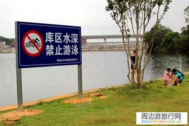 宜昌六人无视景区警告“野泳”犯险，获救后被追索救援费，该谁买单。你怎么看？