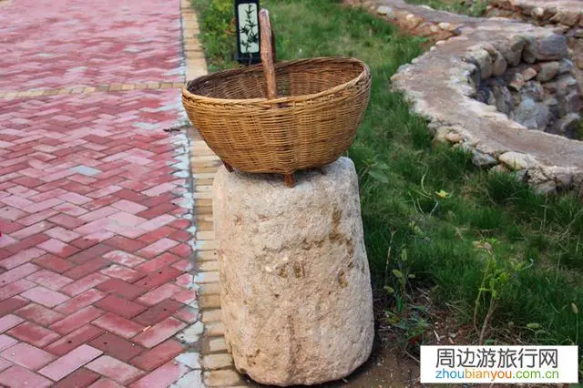 想在镇上搞旅游农家乐,主要是餐饮方面,要怎么做?